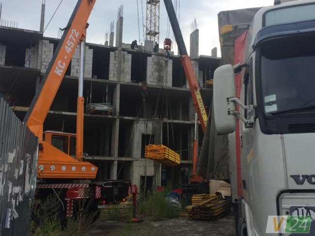 На скандальному будівництві в Луцьку розпочали демонтаж