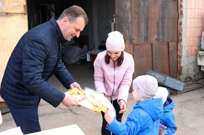 У місті на Волині роздавали подарунки наймолодшим мешканцям, що сортують сміття