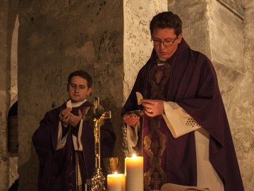 Вперше за 75 років у підземеллях луцького костелу провели богослужіння. ФОТО