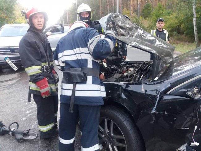 У Києві в ДТП потрапили 9 автомобілів, постраждали 4 дорослих і дитина. ФОТО