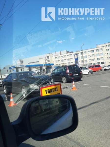 У Луцьку на Дубнівській сталась аварія. ФОТО