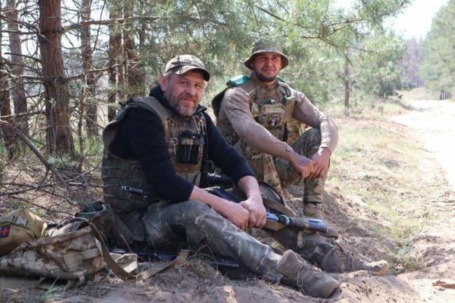 Волинські воїни релаксують на фронті після бою: унікальні фото