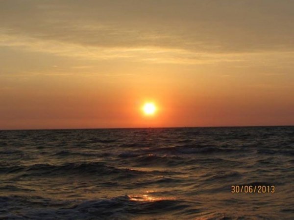 Схід сонця на морі. 30.06.2013р. с. Щасливцеве, Херсонська обл. Автор фото Ірина Ляшук