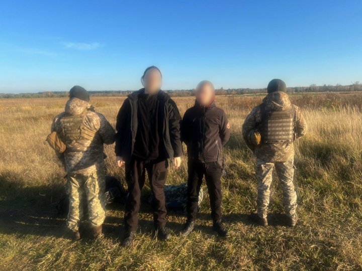 Хотіли подолати інженерні загородження: двоє чоловіків запропонували волинянці за гроші підвезти їх до прикордоння