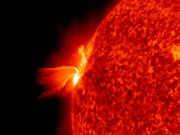 На Сонці з'явилося 7 спалахів: чи загрожує Землі удар