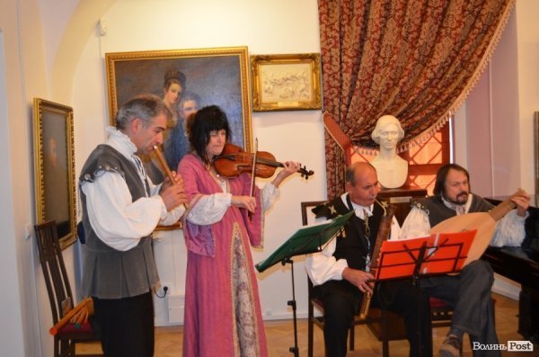 У Луцьку презентували унікальну виставку портретів литовських князів. ФОТО.