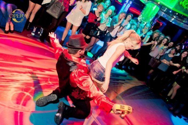 Еротичний «Дєвішнік» у луцькому клубі. ФОТО