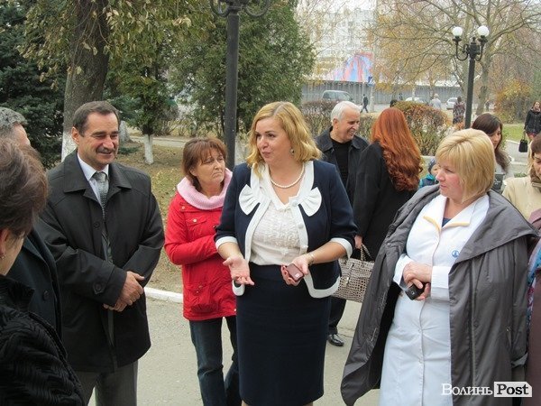 Дитяча поліклініка отримала дві нові «швидкі». ФОТО