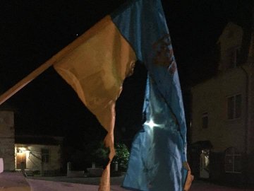 На Львівщині чоловік спалив прапори України