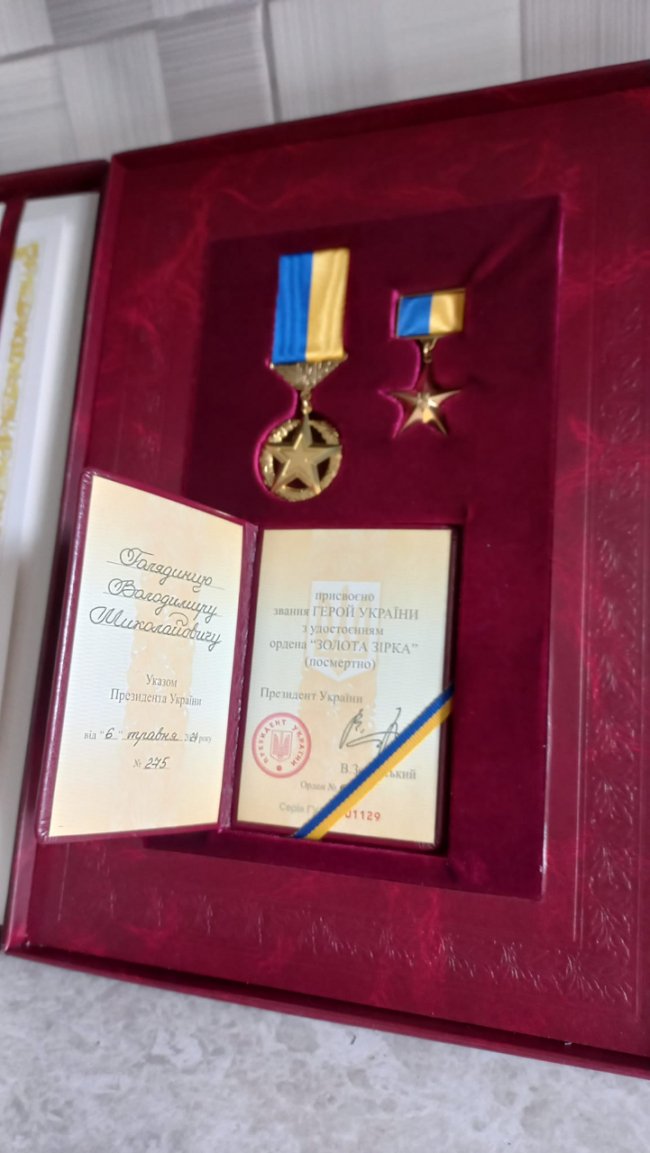 Зеленський вручив орден «Золота Зірка» рідним загиблого 25-річного Героя України з Волині