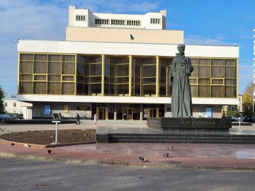 У Волинському драмтеатрі встановлюють пандус