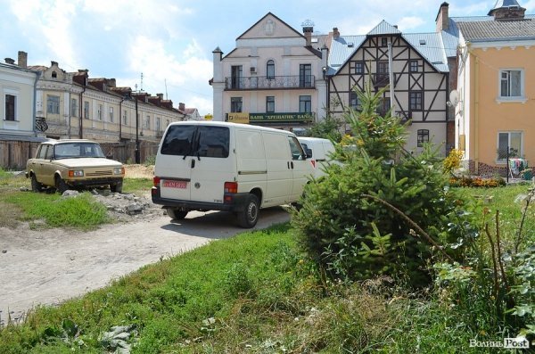 Скандальну ділянку в старому місті скоро почнуть забудовувати. ФОТО