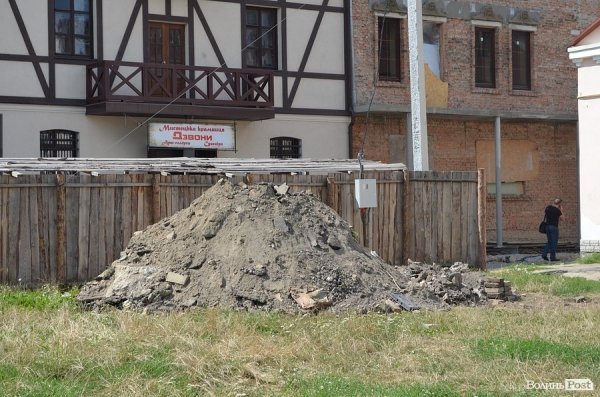 Скандальну ділянку в старому місті скоро почнуть забудовувати. ФОТО