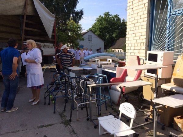 Патріоти з Францї передали допомогу волинським лікарням. ФОТО
