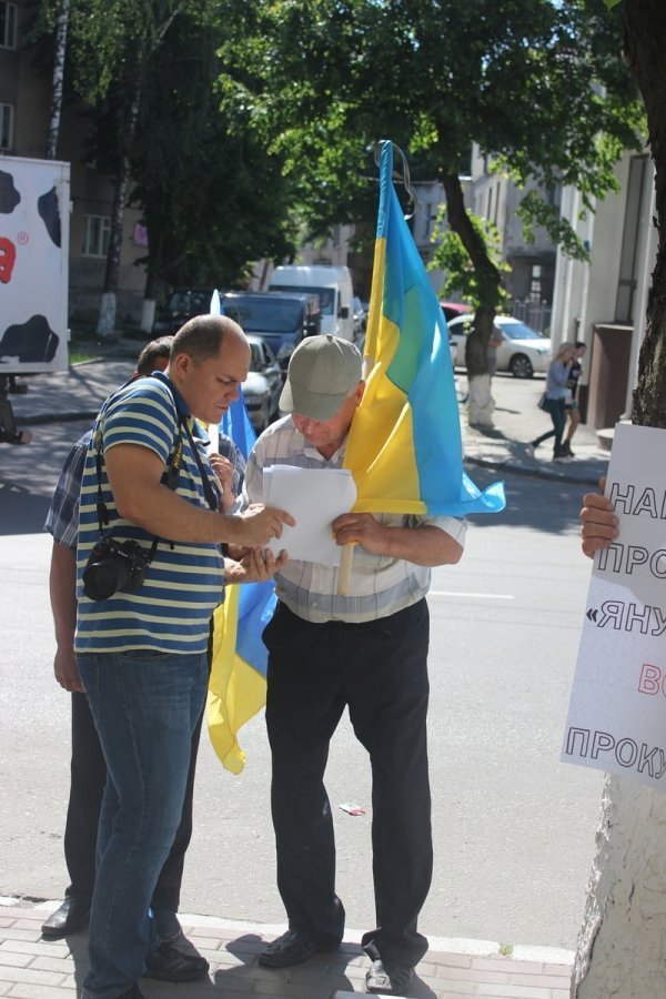 У Луцьку пікетували прокуратуру і суд. ФОТО