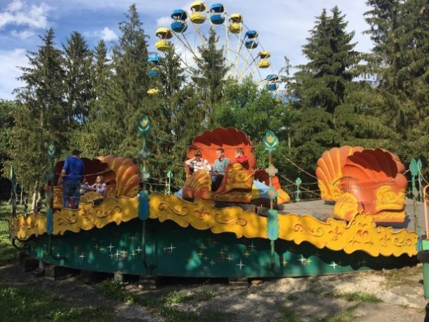 Докаталися: атракціони з луцького парку продають. ФОТО