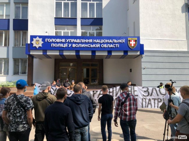 «Ватного реваншу не буде»: біля поліції у Луцьку відбувся мітинг. ФОТО