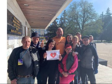 «Просто спостерігати не міг»: норвежець подолав 2000 кілометрів, аби привезти допомогу до Луцька. ФОТО