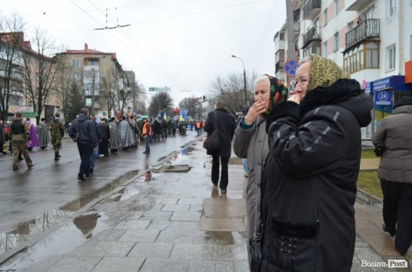 «Герої не вмирають!», – у Луцьку провели в останню путь майданівця. ФОТО. ВІДЕО