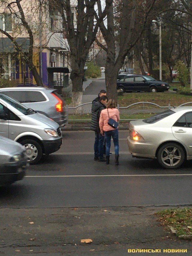 У Луцьку Mercedes влетів у Lexus. ФОТО. ВІДЕО