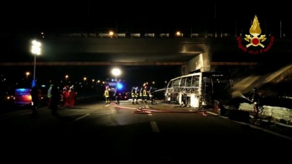 З’явилися фото згорілого в Італії автобуса 