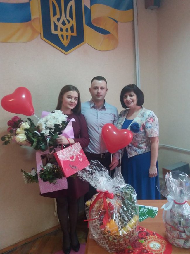Розказали, скільки пар розписалися у День Валентина в Рожищі. ФОТО