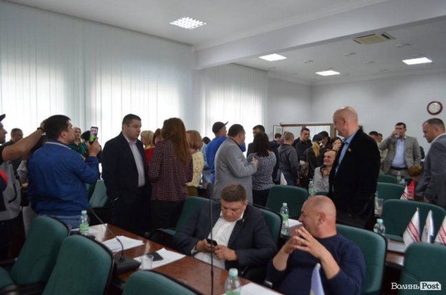 У Луцьку атовці блокують міську раду. ФОТО