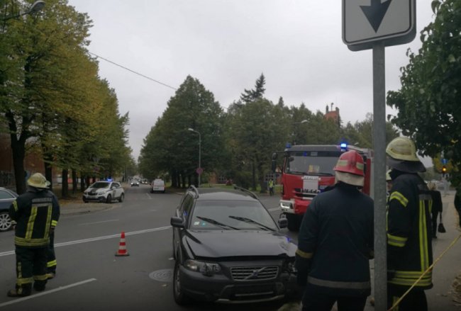 У Латвії авто врізалось у групу дітей із дитсадка