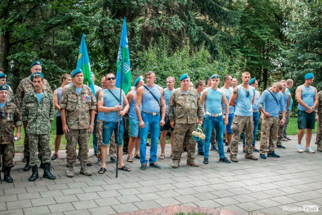 У Луцьку вшанували десантників. ФОТО