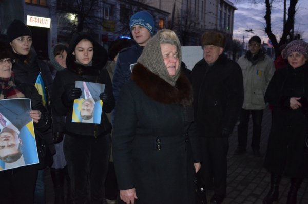 Під прокуратурою Волині - пікет з перевернутими «Януковичами». ФОТО 