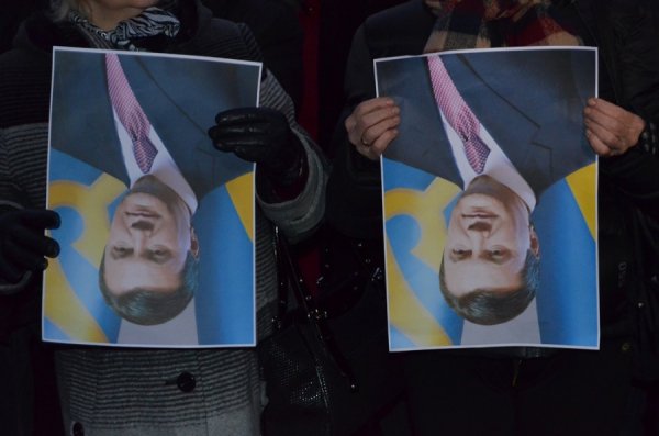 Під прокуратурою Волині - пікет з перевернутими «Януковичами». ФОТО 