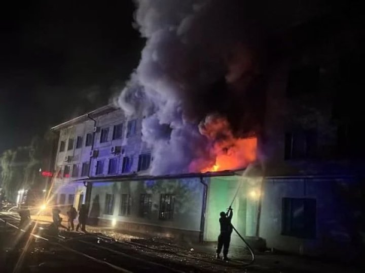 Росія масовано атакувала Укрзалізницю в різних областях: вокзали, станції, депо