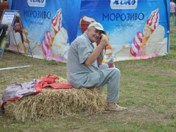 Не молоддю єдиною: як на «Бандерштаті» відпочивають «поважні» фестивальники. ФОТО 