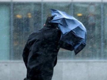Потужний циклон принесе в Україну штормовий вітер, – синоптик