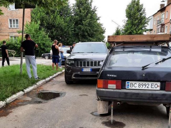 У місті на Волині зіткнулись Jeep та Lada