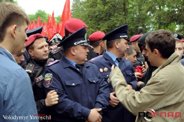 У Тернополі в День Перемоги «скрутили» свободівців. ФОТО. ВІДЕО