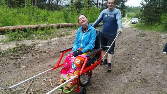 Людей з інвалідністю кличуть помандрувати на універсальному візку, який змайстрував лучанин. ФОТО