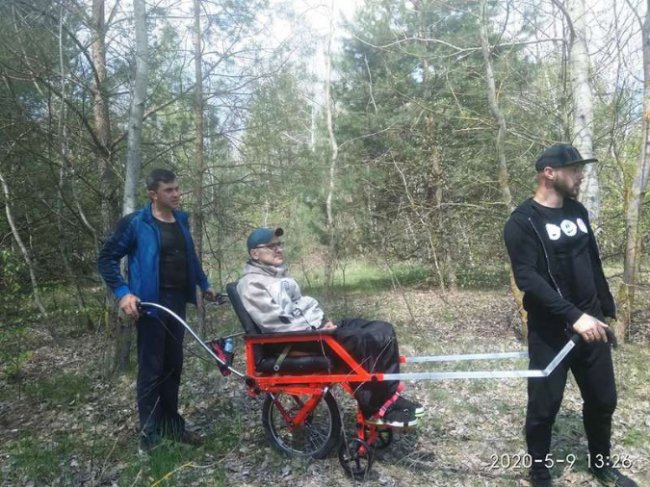 Людей з інвалідністю кличуть помандрувати на універсальному візку, який змайстрував лучанин. ФОТО