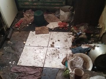 У Чернігові  горе-матір підозрюють в інцесті: діти жили в жахливих умовах. ФОТО