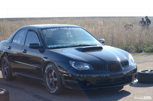 Під Луцьком відбувся чемпіонат з дрег-рейсингу. ФОТО