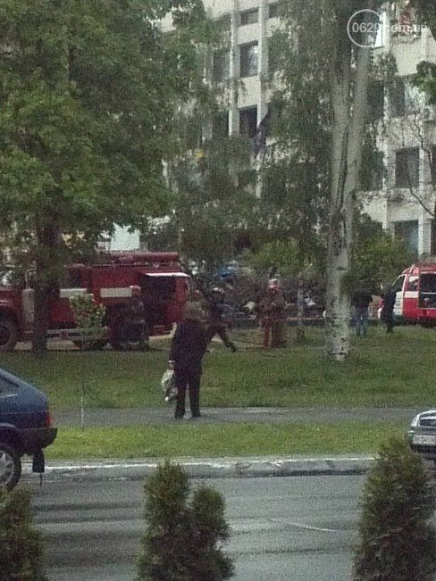 У Маріуполі горять барикади. ФОТО. ВІДЕО