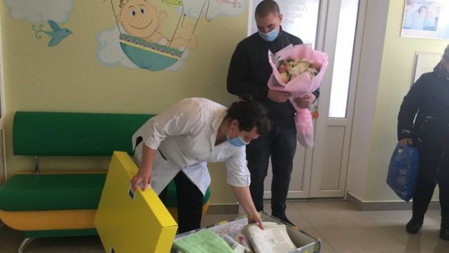 На Волинь привезли понад 200 бебі-боксів. ВІДЕО