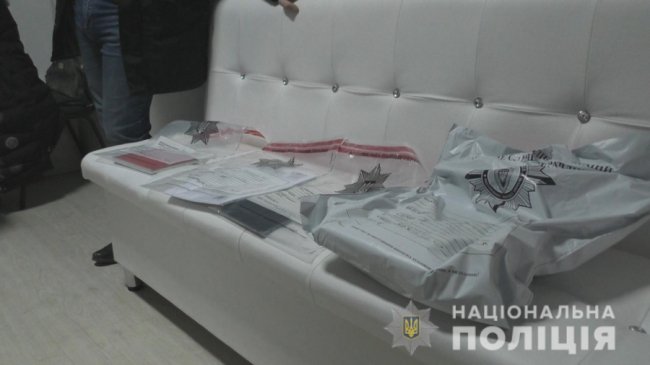 На Рівненщині власниця турагенції продавала фальшиві довідки про COVID-19