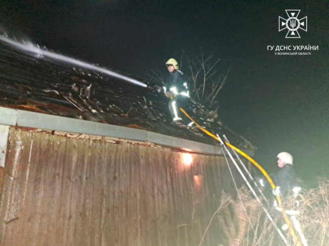 У перший день нового року на Волині горіли два житлові будинки та хата-пустка