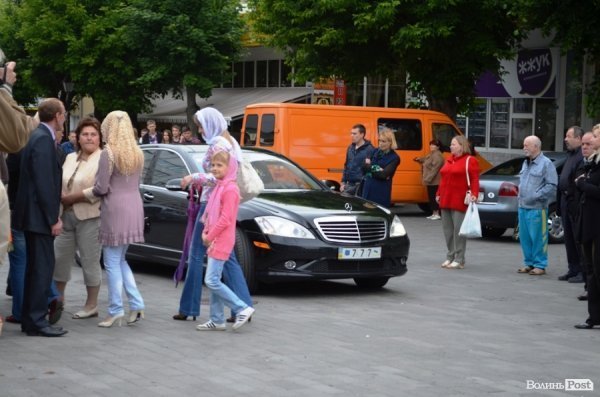 Патріарха Філарета зустрічали у Луцьку паляницею і квітами 