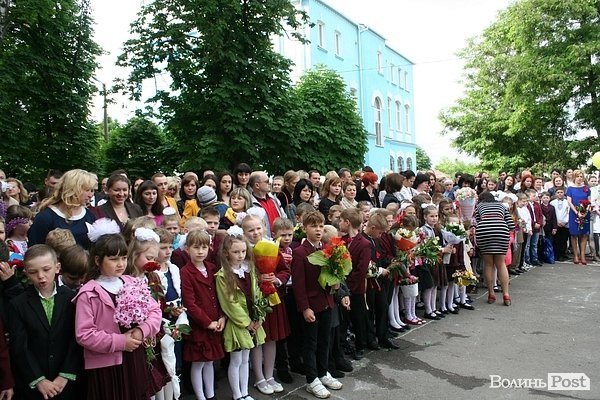 Останній дзвінок у луцькій школі №1. ФОТО