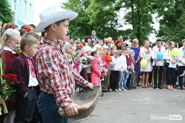 Останній дзвінок у луцькій школі №1. ФОТО