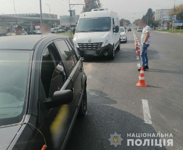 У Луцьку вантажівка зіткнулась з легковиком: потерпіла – у лікарні