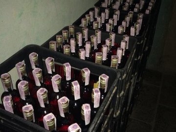 На Волині викрили підпільний цех з виготовлення коньяку. ФОТО