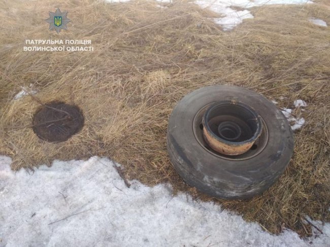 На трасі «Київ-Ковель-Ягодин» у вантажівки на ходу відлетіло колесо. ФОТО